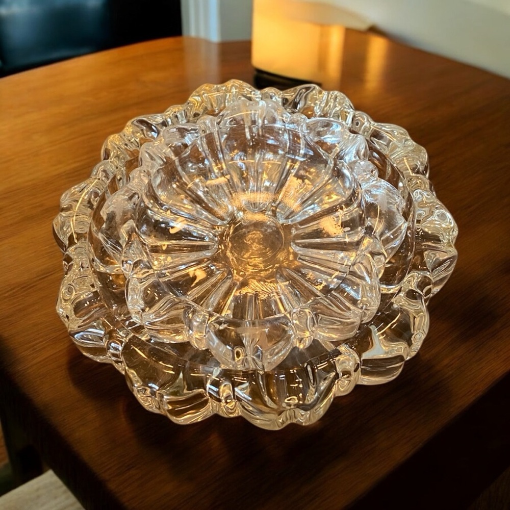 Elegant Glass Nesting Ashtrays. Pair - Picture 1 of 4